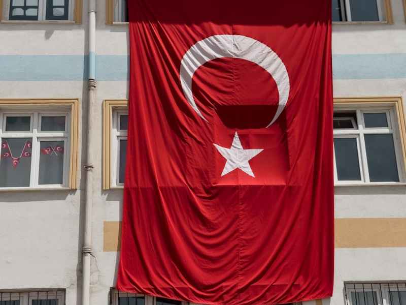 Why Does Authoritarianism Tend to Persist in the Middle East?: An Exploration of&nbsp;Disempowerment