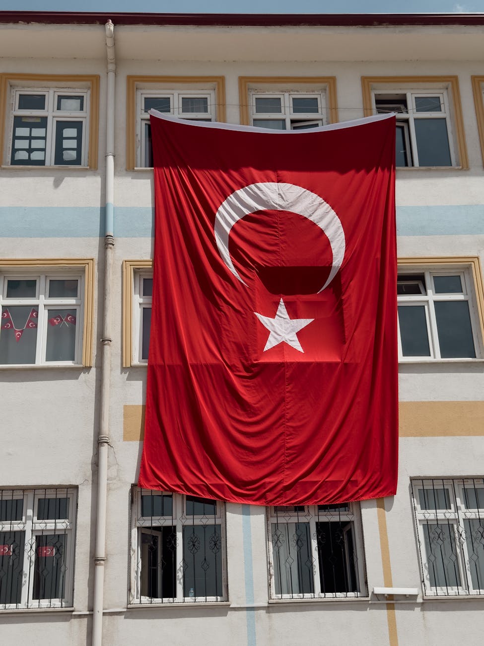 Why Does Authoritarianism Tend to Persist in the Middle East?: An Exploration of&nbsp;Disempowerment